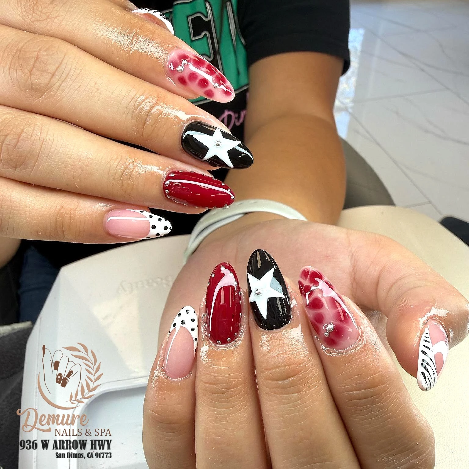 Demure Nails August 25
